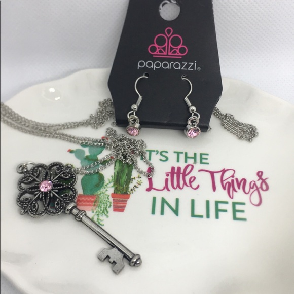 Jewelry - Necklace set